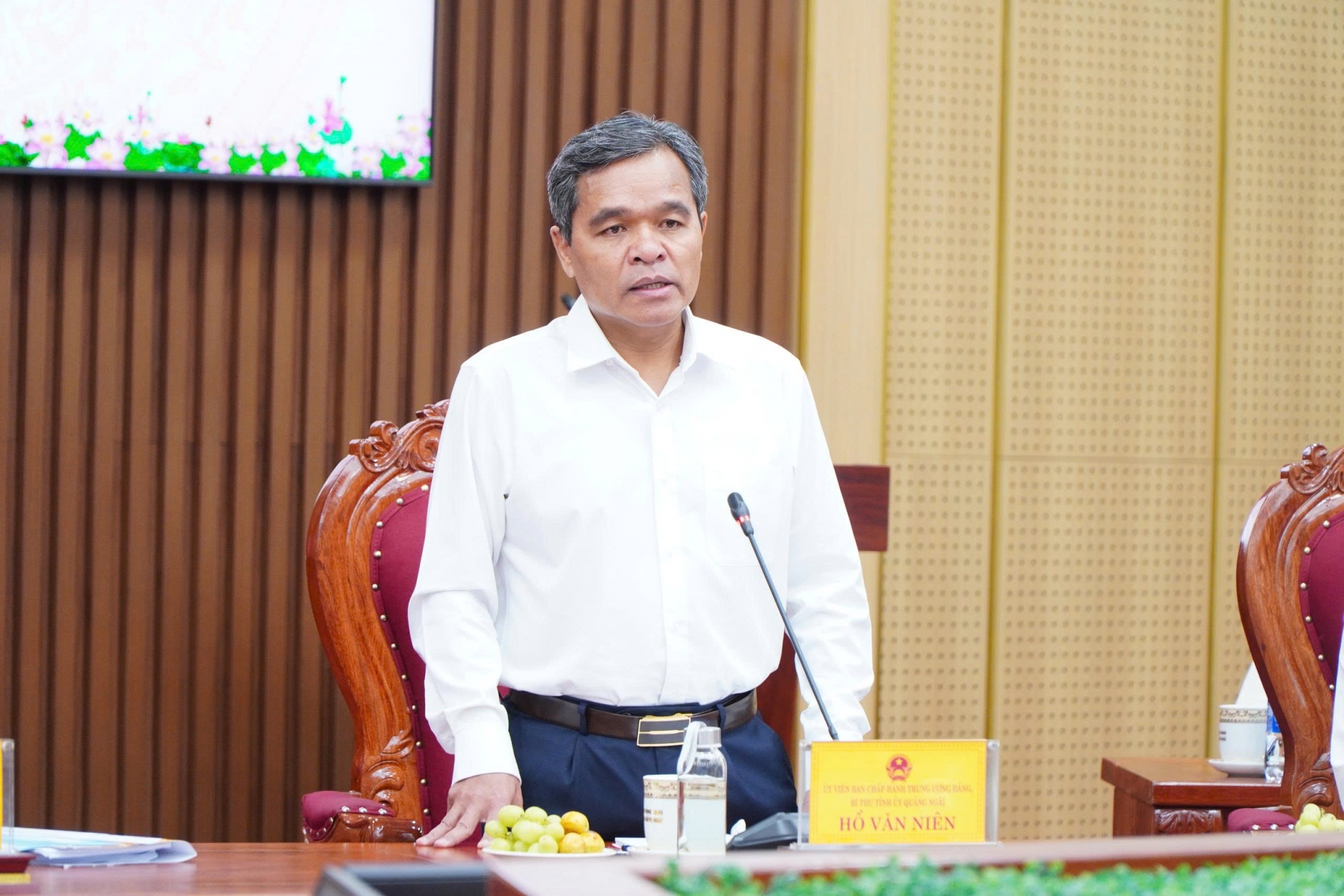 Đồng chí Hồ Văn Niên, Ủy viên Ban Chấp hành Trung ương Đảng, Bí thư Tỉnh ủy Quảng Ngãi phát biểu tại buổi làm việc.