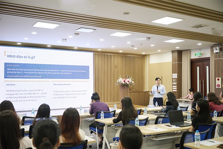 Hợp đồng lao động điện tử: Doanh nghiệp chưa bắt buộc thực hiện, nhưng cần chuẩn bị quy trình