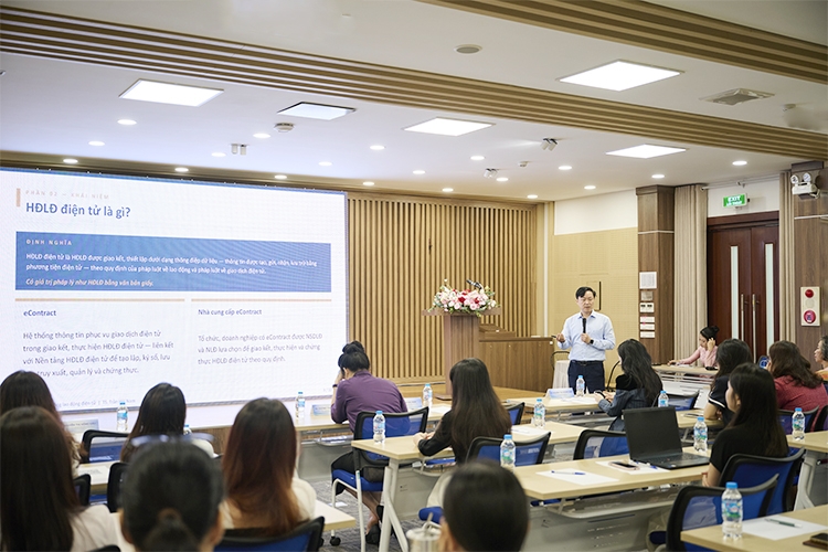 TS Vũ Hải Nam lưu ý, doanh nghiệp chưa chưa bắt buộc thực hiện hợp đồng lao động điện tử, nhưng cần chuẩn bị quy trình.