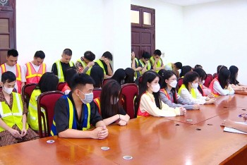 Hà Nội: Triệt phá đường dây mua bán, san chiết tinh dầu chứa chất ma túy Etomidate