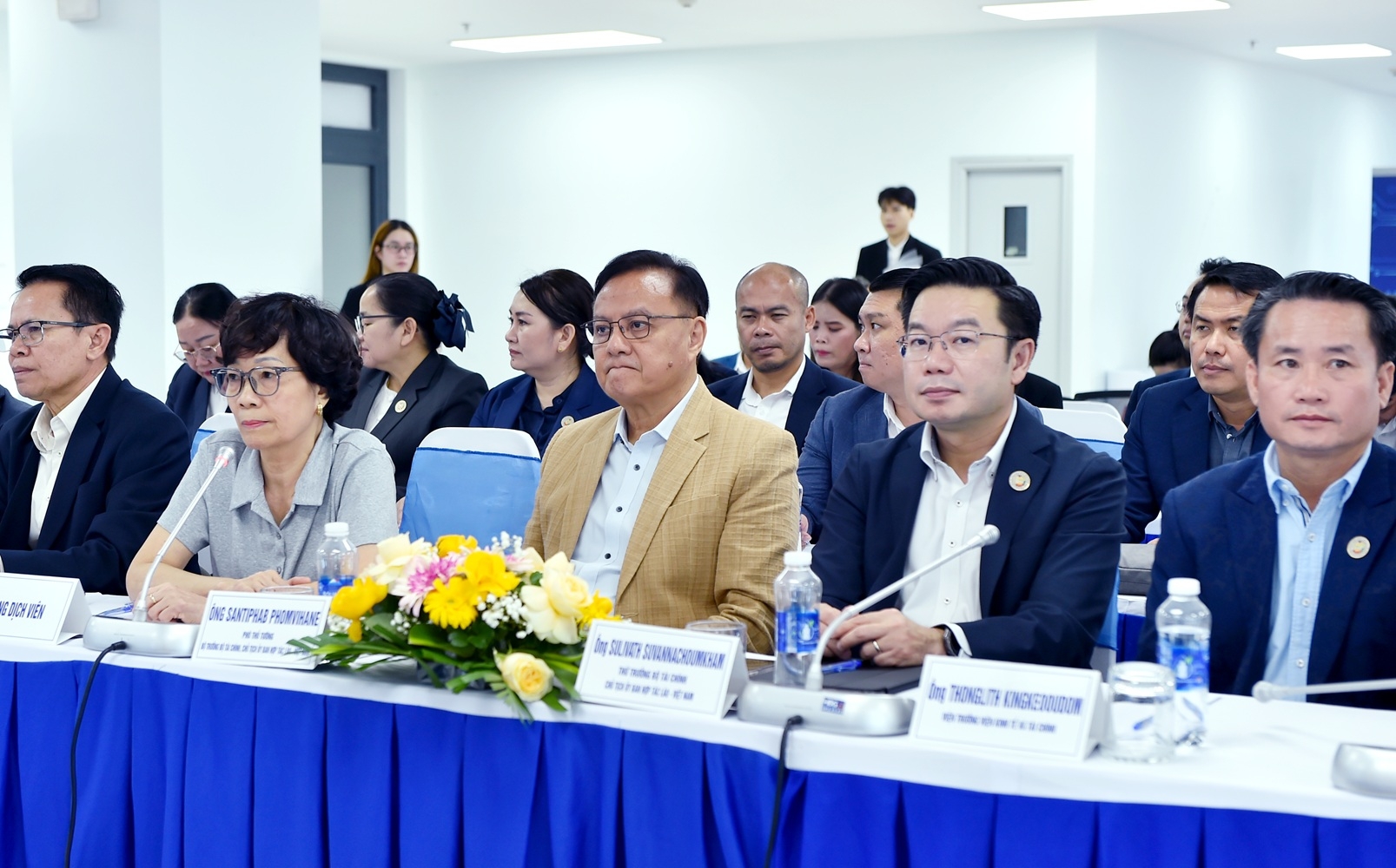 Mở không gian hợp tác Việt Nam - Lào trong chuyển đổi số, bán dẫn và AI