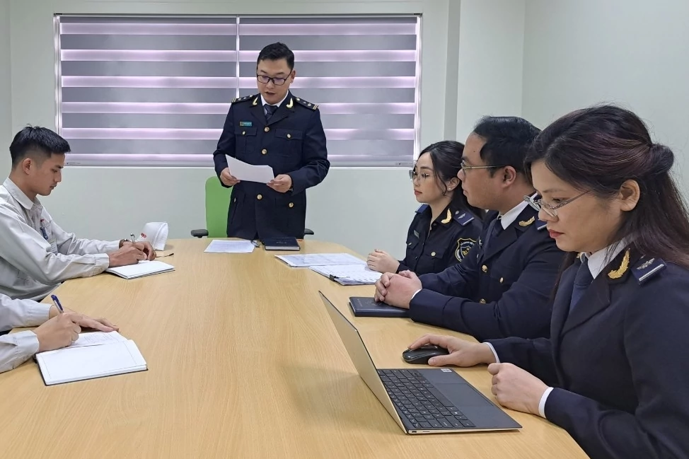 hai quan thu ngan sach hon 3 700 ty dong tu kiem tra sau thong quan