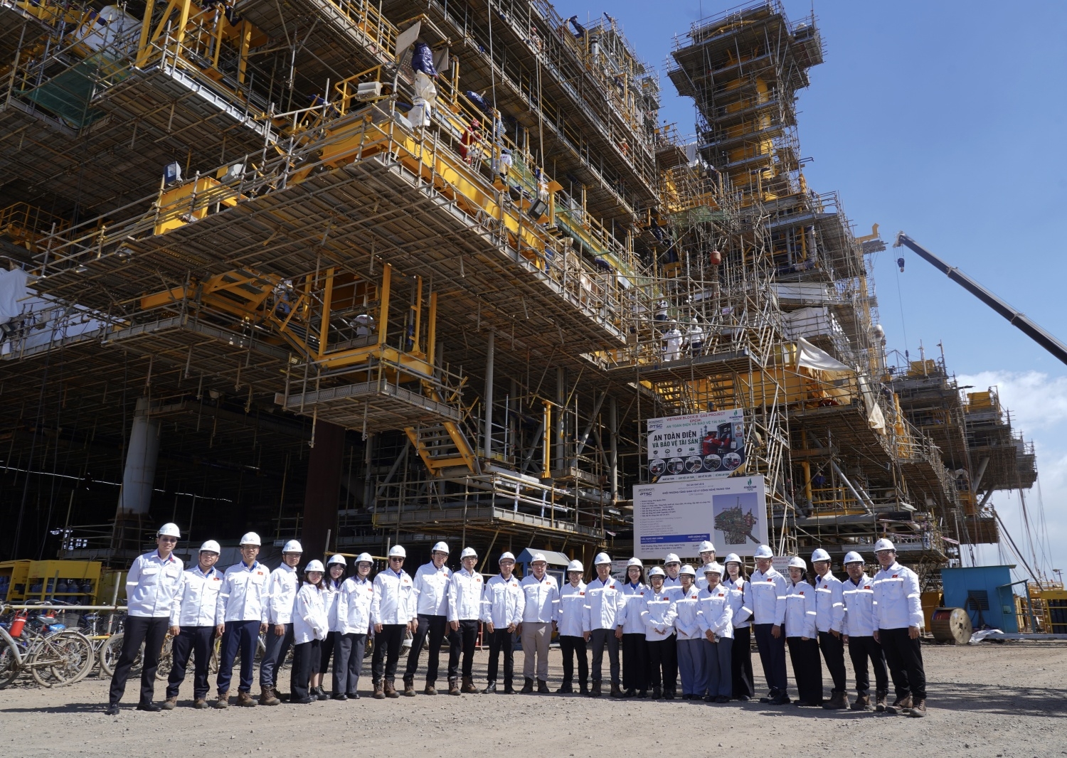 Thanh niên Bộ Tài chính Việt Nam - Lào trao đổi kinh nghiệm tại Petrovietnam