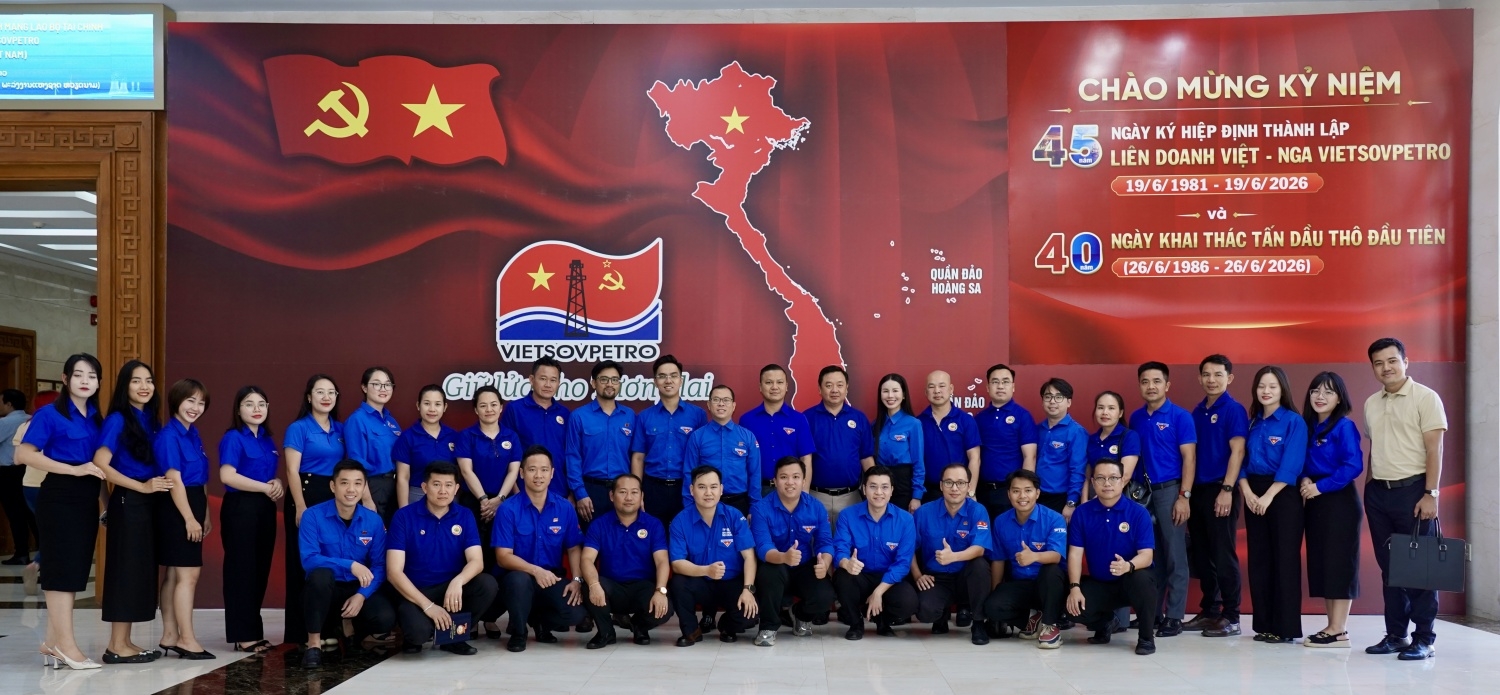 Thanh niên Bộ Tài chính Việt Nam - Lào trao đổi kinh nghiệm tại Petrovietnam