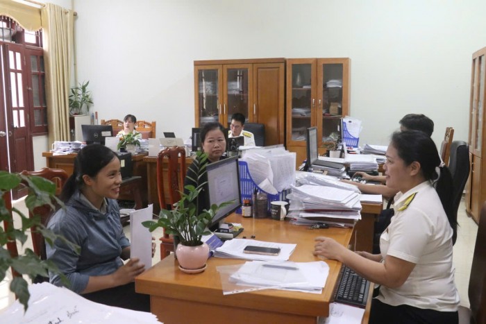Tạm nộp thuế TNCN trong thời gian chờ sửa ngưỡng doanh thu 10 tỷ đồng