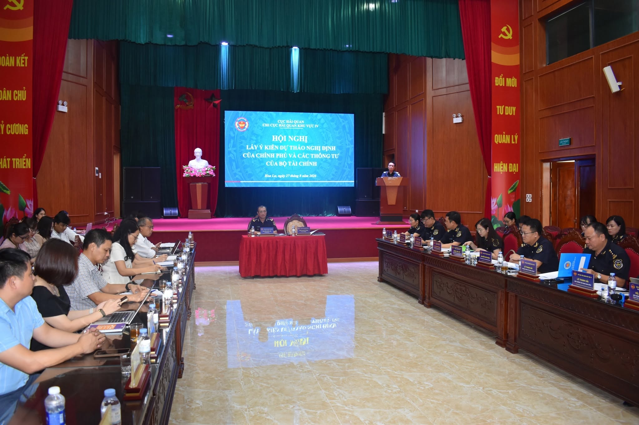 Hội nghị lấy ý kiến dự thảo văn bản về hải quan. Ảnh: Hải quan khu vực IV.