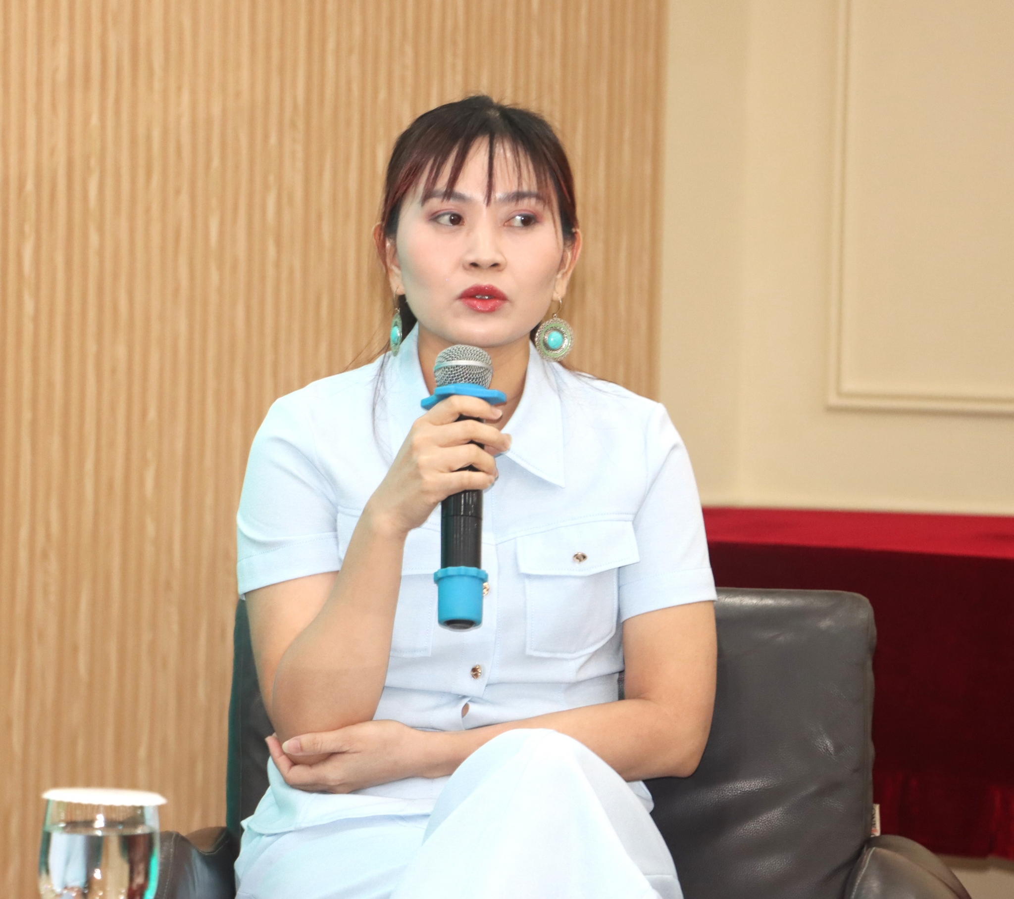 Bà Nguyễn Thị Huyền cho biết, Công ty thay đổi chiến lược kinh doanh, bằng cách xây dựng chuỗi giá trị khép kín, kiện toàn vùng nguyên liệu và quy trình sản xuất theo tiêu chuẩn quốc tế.