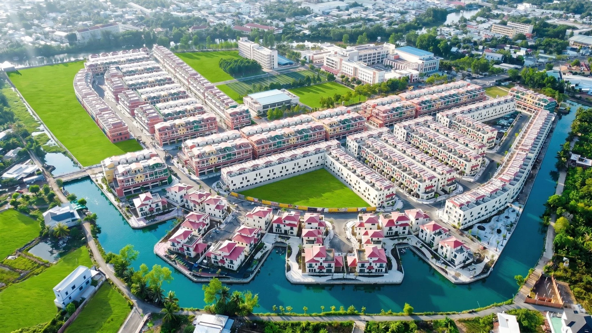 Thương hiệu quốc gia và khát vọng đưa giá trị Việt vươn tầm toàn cầu Kiến tạo thương hiệu quốc gia từ sức mạnh kinh tế tư nhân