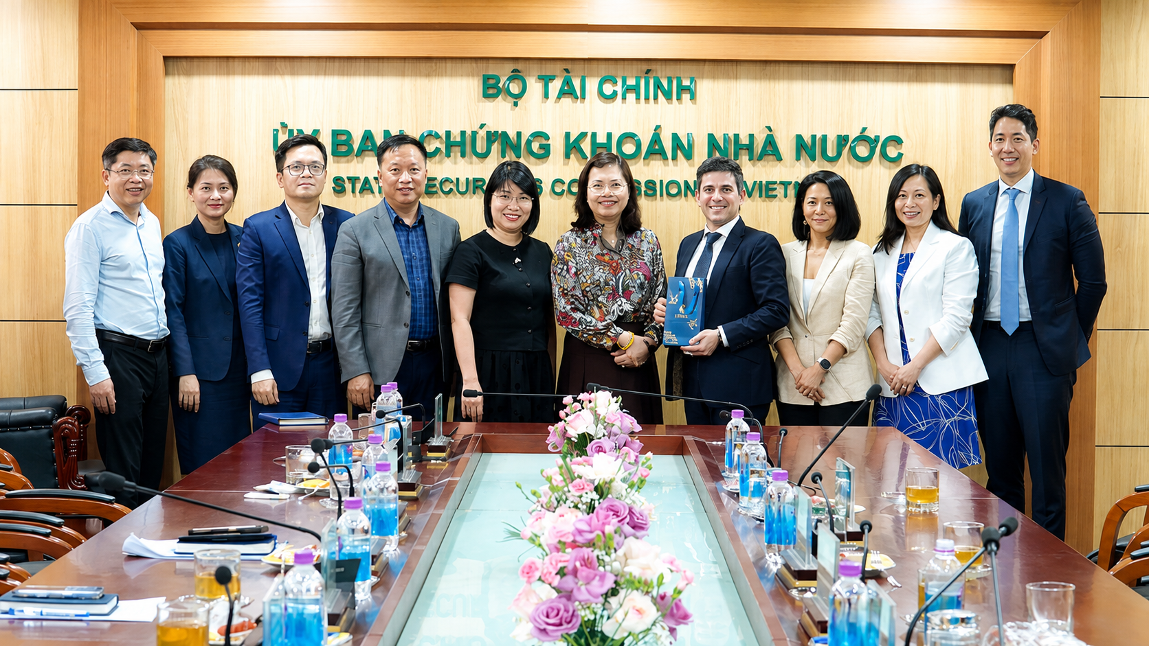 Từ những viên gạch đầu tiên đến ngưỡng cửa nâng hạng thị trường chứng khoán Từ những viên gạch đầu tiên đến ngưỡng cửa nâng hạng thị trường chứng khoán