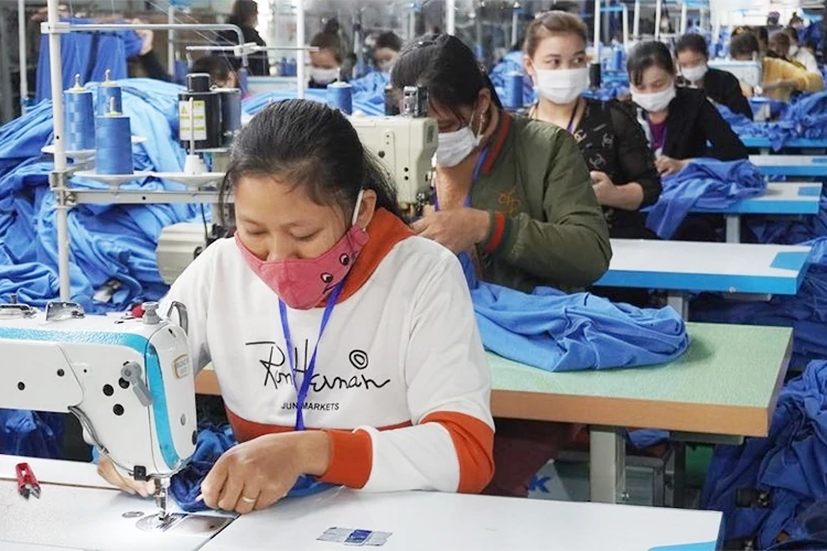 Nhiều người lao động chưa biết rõ quy trình hồ sơ nghỉ dưỡng sức sau sinh.