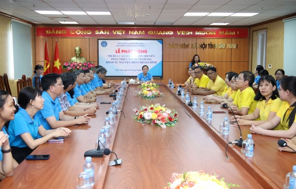 Tây Ninh thi đua phát triển thêm 20.000 người tham gia bảo hiểm xã hội, bảo hiểm y tế