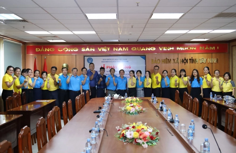 Tây Ninh thi đua phát triển thêm 20.000 người tham gia bảo hiểm xã hội, bảo hiểm y tế