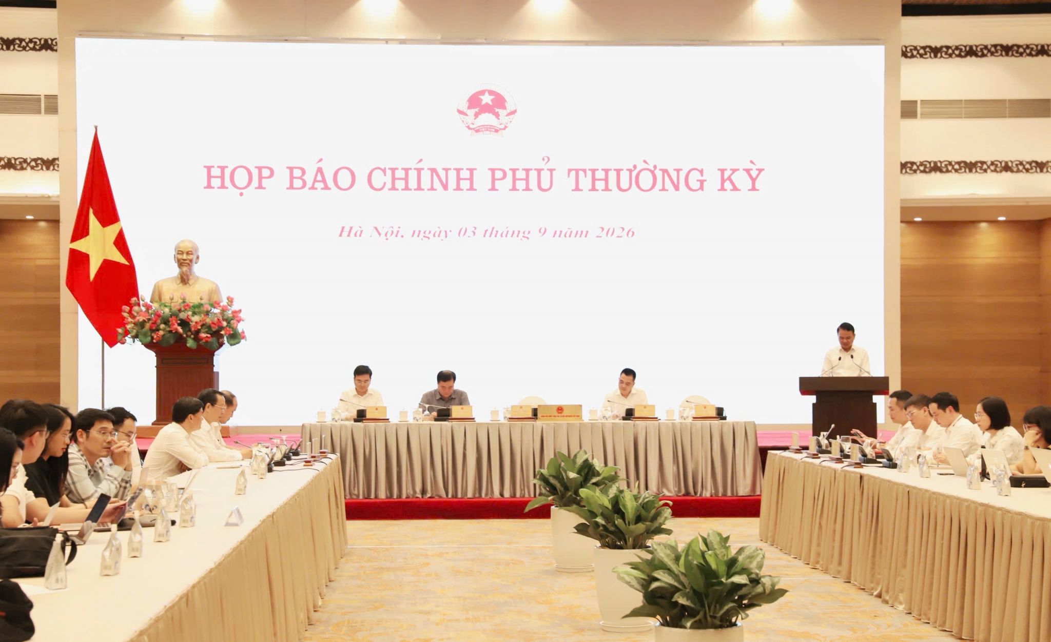 Kinh tế 8 tháng duy trì đà tăng trưởng, Chính phủ quyết liệt thực hiện các nhiệm vụ cuối năm