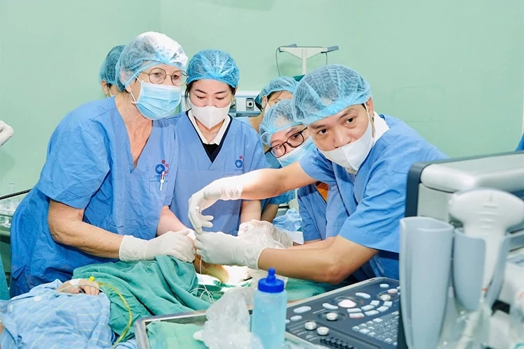 Ủy ban nhân dân tỉnh Nghệ An yêu cầu các cơ quan, đơn vị liên quan nghiêm túc kiểm soát chi phí khám chữa bệnh bảo hiểm y tế.