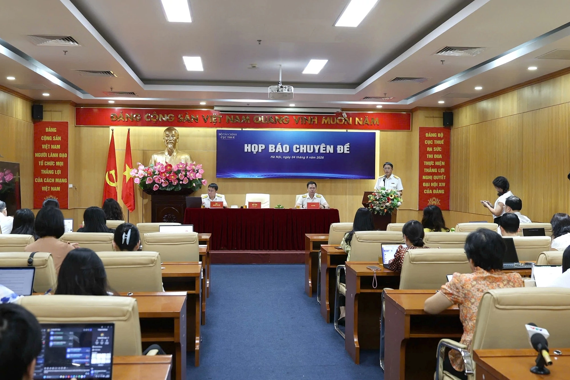 nghien cuu bao cao cap co tham quyen giai phap phu hop voi doanh nghiep o trang thai 03 06