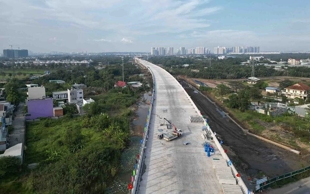 Vốn đầu tư nước ngoài thực hiện đạt 17,25 tỷ USD; Vinhomes bắt tay SGC làm 2 dự án đường sắt Đầu tư