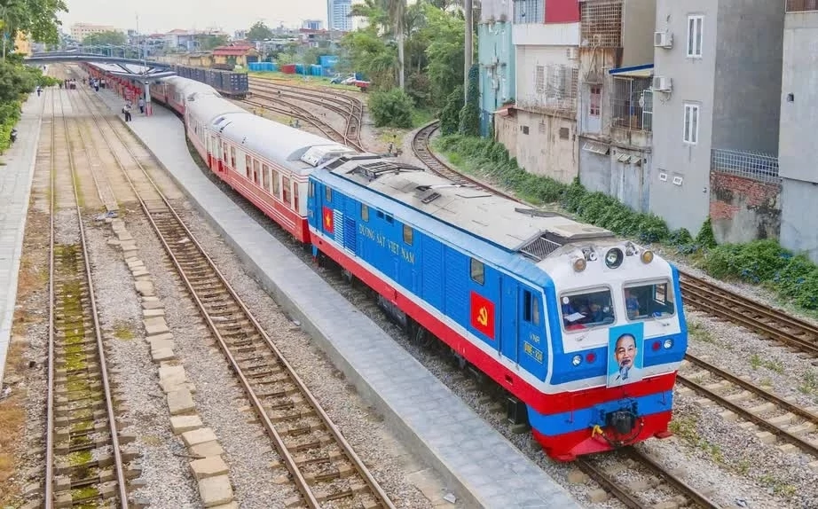 Vốn đầu tư nước ngoài thực hiện đạt 17,25 tỷ USD; Vinhomes bắt tay SGC làm 2 dự án đường sắt Đầu tư