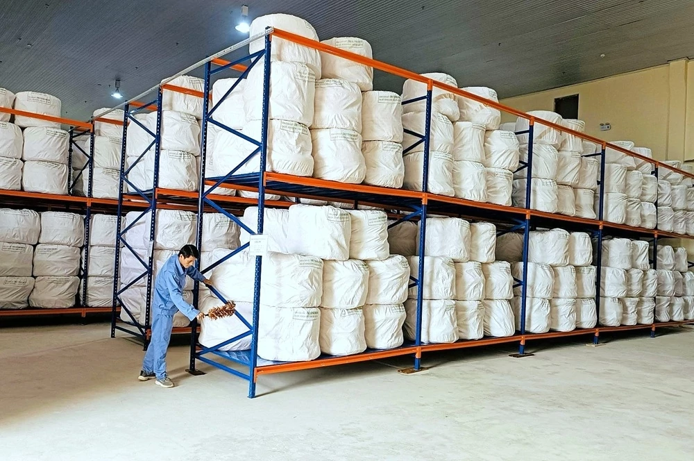 Phát huy truyền thống hoàn thành tốt nhiệm vụ được giao Phát huy truyền thống hoàn thành tốt nhiệm vụ được giao