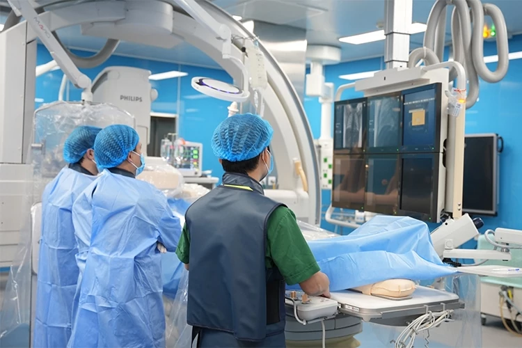 Cách nào hóa giải áp lực cho quỹ bảo hiểm y tế là vấn đề mà ngành BHXH luôn quan tâm, khi chi phí điều trị ung thư tại Việt Nam tăng cao.