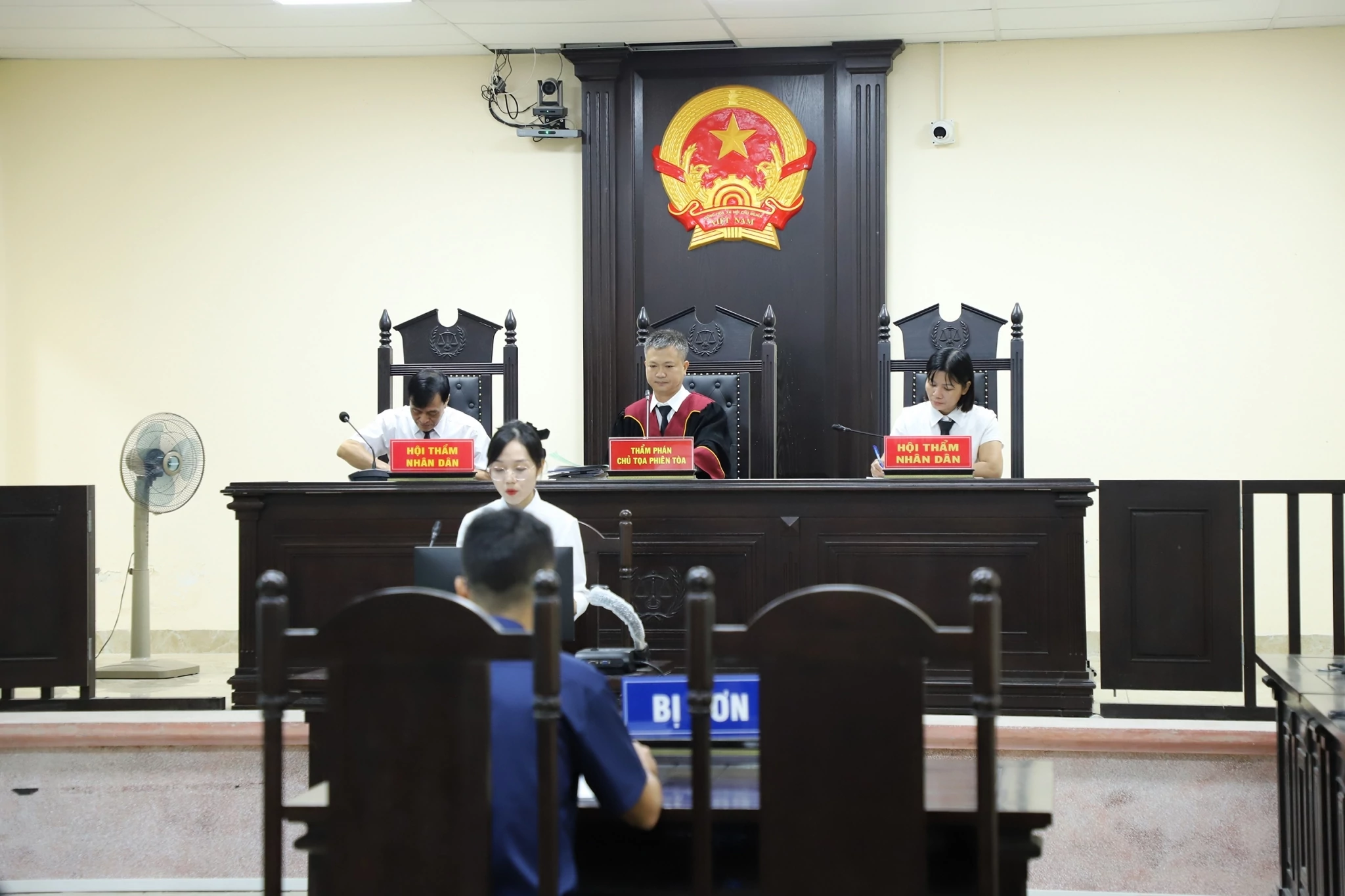 lan dau vien kiem sat khoi kien dan su cong ich ve no bao hiem xa hoi