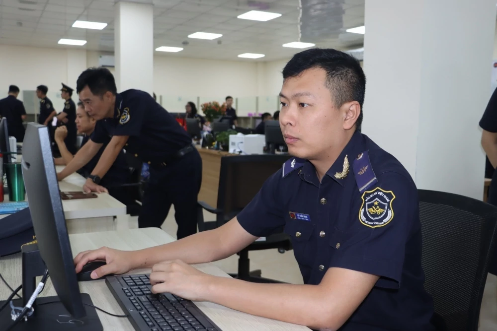 Hải quan phát hiện 527 vụ vi phạm qua phân tích, đánh gia rủi ro