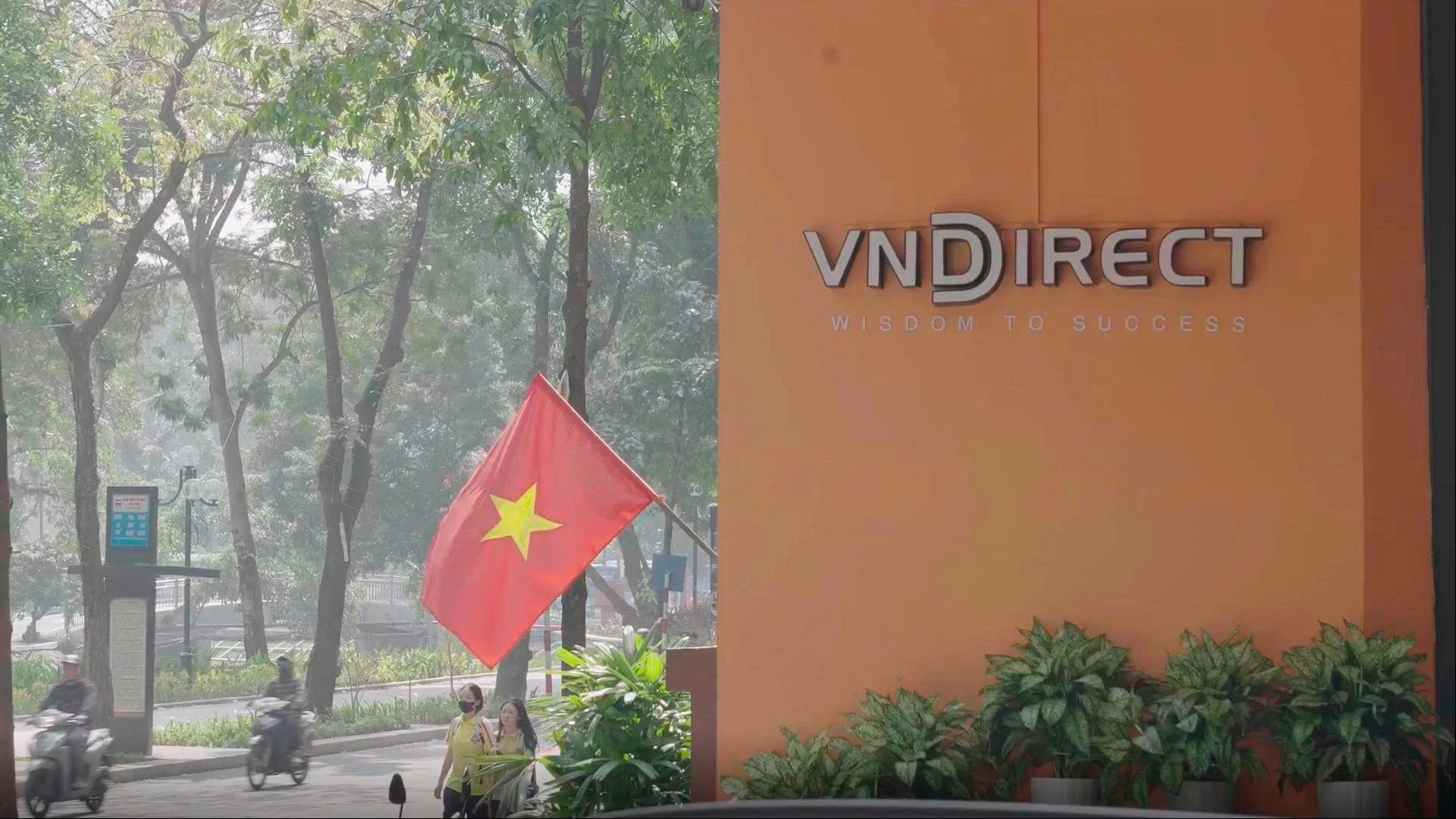 Nâng hạng mở ra bài toán phát triển thị trường vốn Việt Nam trung và dài hạn Nâng hạng mở ra bài toán phát triển thị trường vốn Việt Nam trung và dài hạn