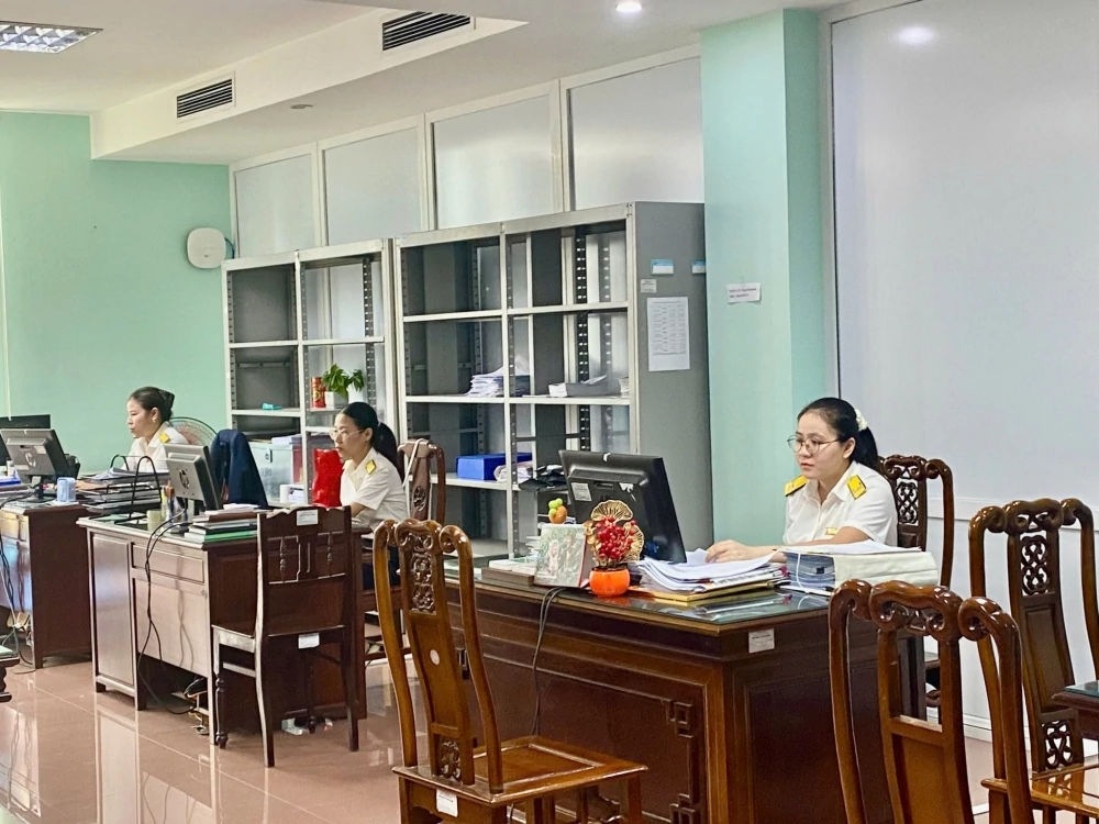 tháng cho thấy nguồn thu trên địa bàn TP. Huế vẫn duy trì xu hướng tích cực, nhưng chưa phải là sự tăng trưởng đồng đều ở tất cả khu vực và sắc thuế. Ảnh: Hồng Vân.