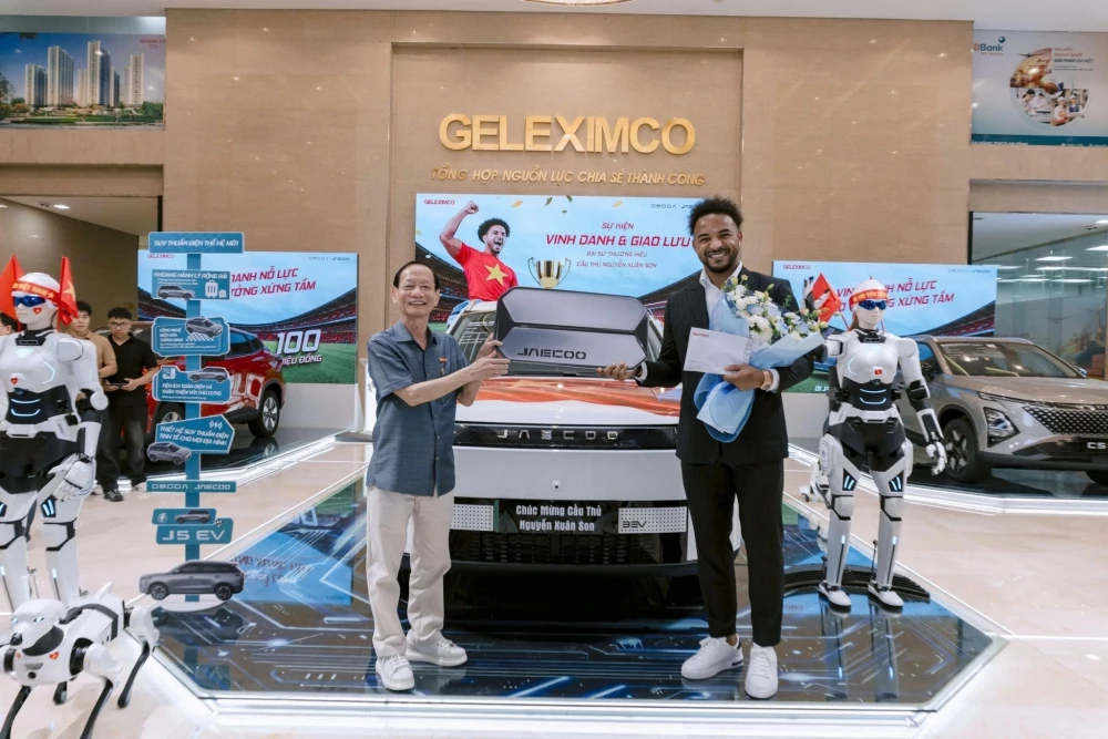 Tập đoàn Geleximco và Omoda & Jaecoo Việt Nam vinh danh cầu thủ Nguyễn Xuân Son sau ASEAN Cup 2026 Tập đoàn Geleximco và Omoda & Jaecoo Việt Nam vinh danh cầu thủ Nguyễn Xuân Son sau ASEAN Cup 2026