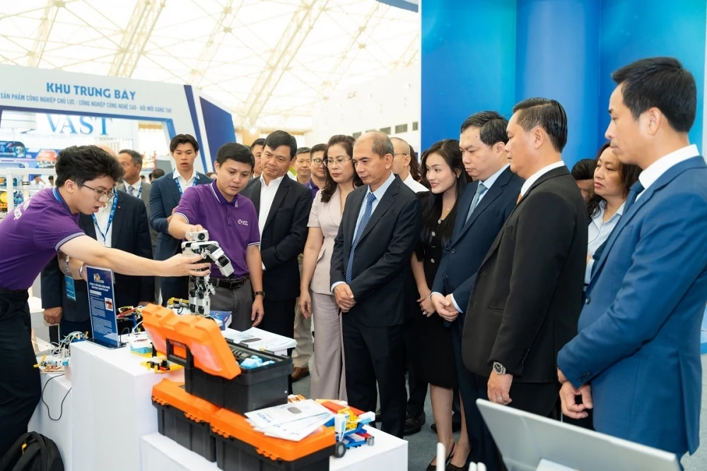 Hơn 2.000 gian hàng hội tụ tại Tuần lễ Công nghiệp và Công nghệ Hơn 2.000 gian hàng hội tụ tại Tuần lễ Công nghiệp và Công nghệ