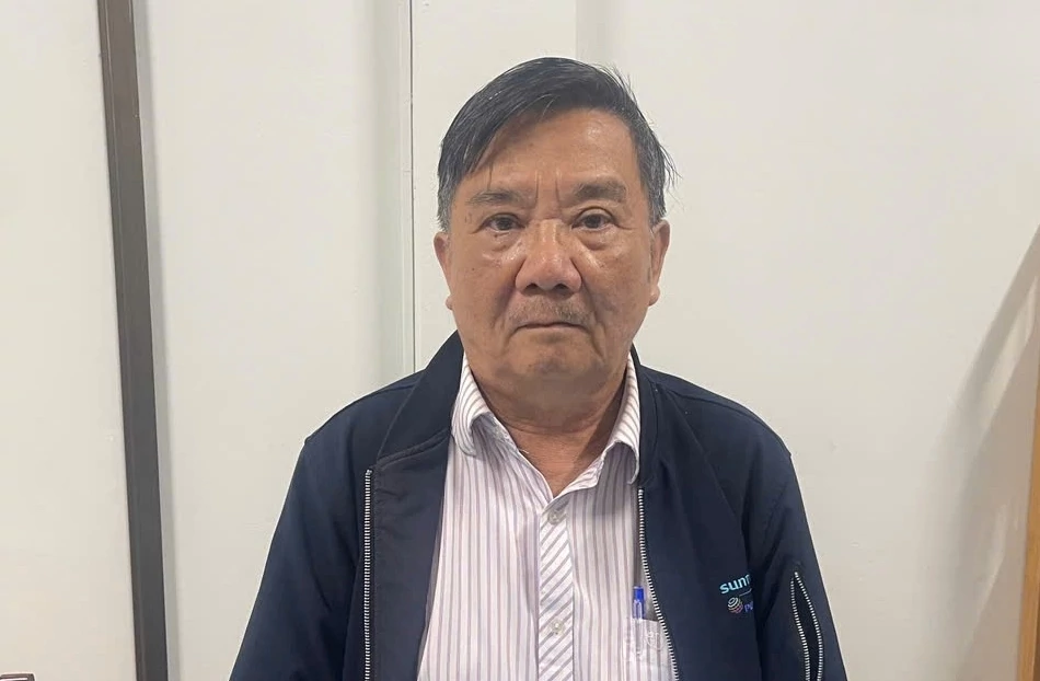 Khởi tố bị can tội 