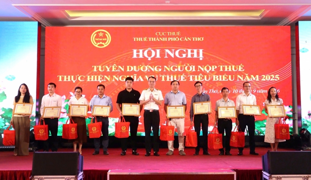 TP. Cần Thơ tuyên dương 249 người nộp thuế tiêu biểu