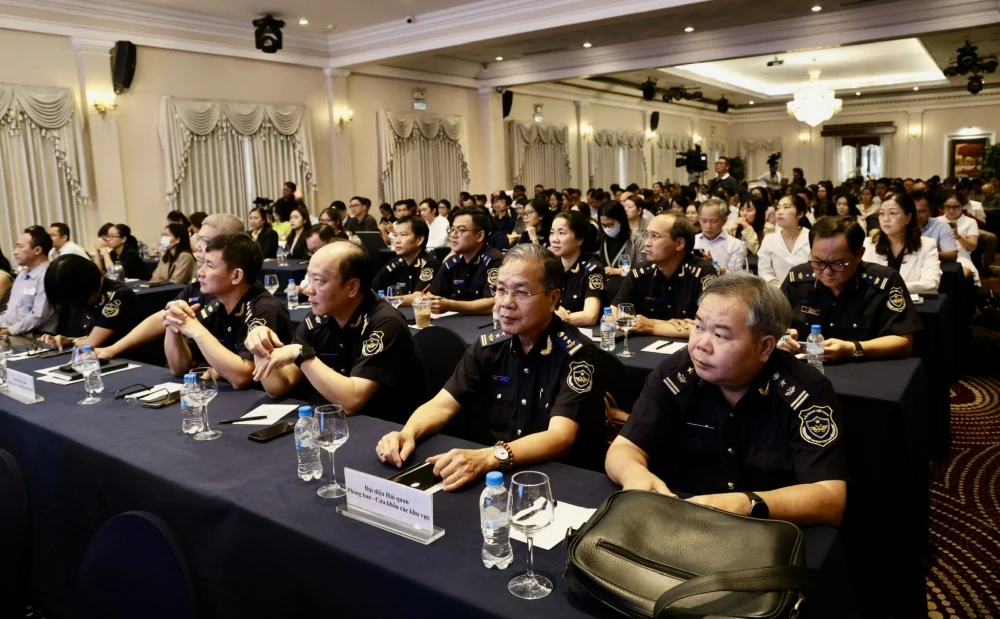 Hải quan khu vực II đối thoại, hướng dẫn nhiều vướng mắc đặc thù cho doanh nghiệp