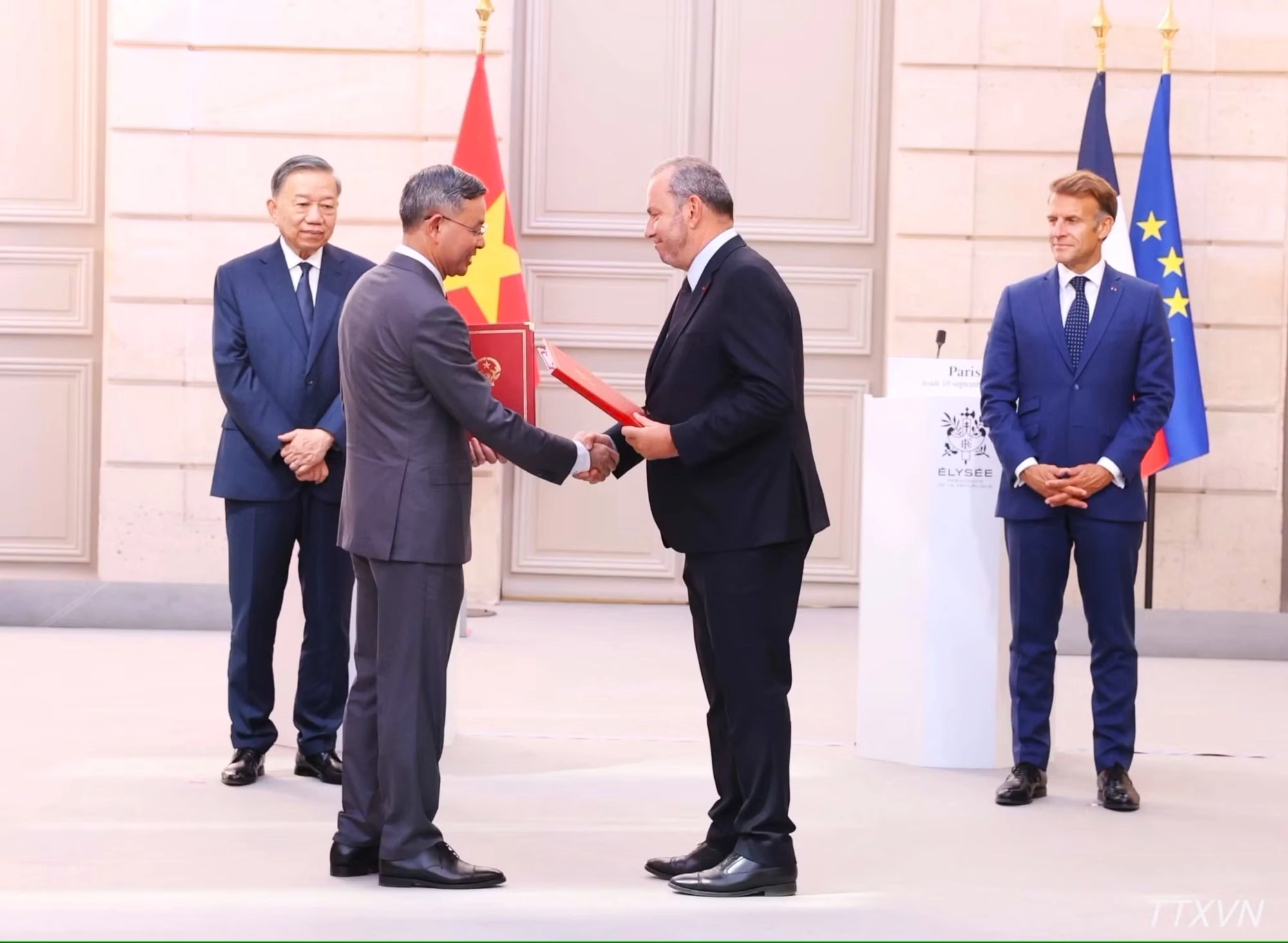 Bộ Tài chính Việt Nam và AFD trao 2 văn kiện tài chính hỗ trợ dự án quản lý nguồn nước tại Điện Biên