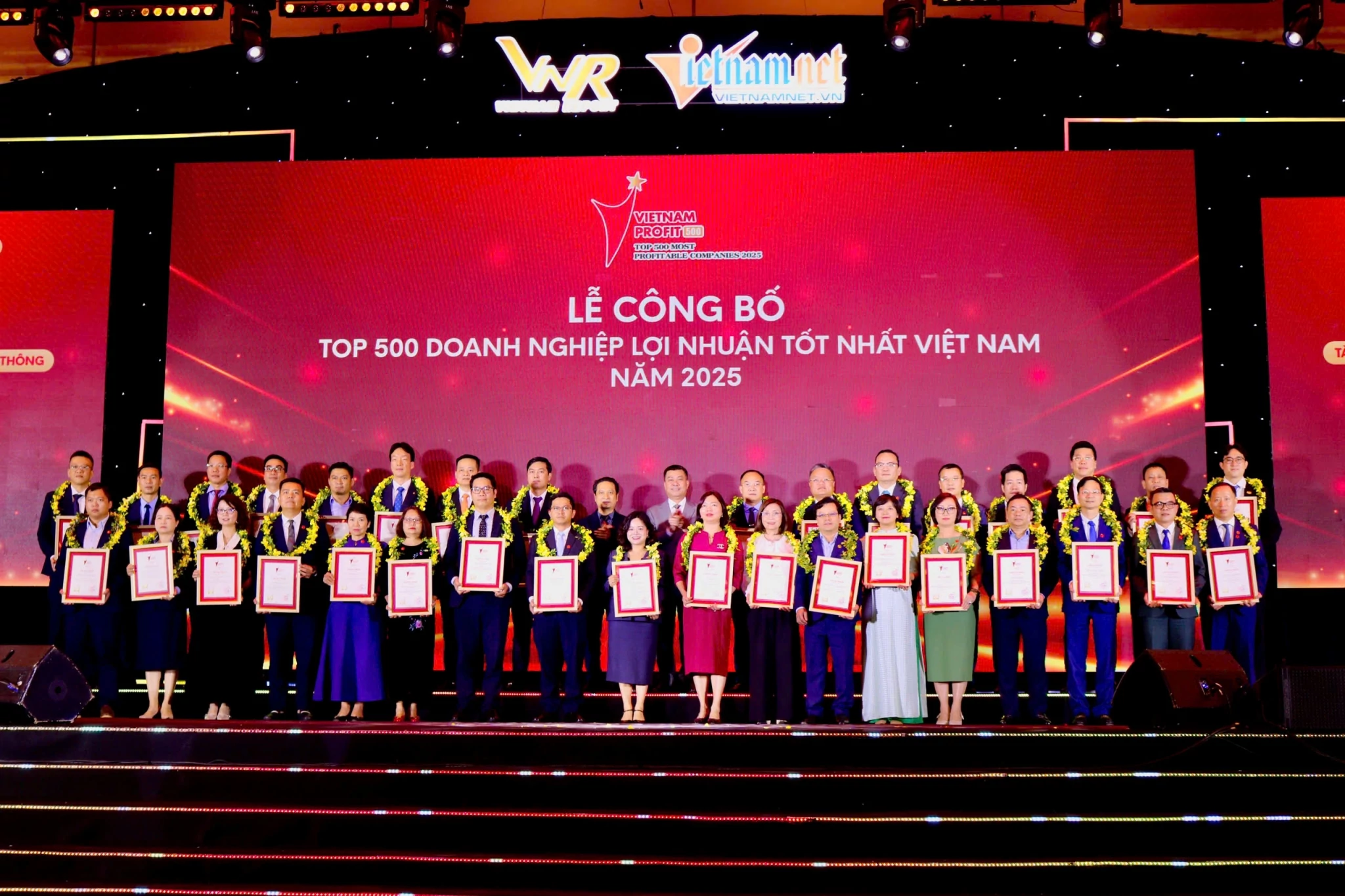 Dấu ấn lợi nhuận bền vững trong 1 thập kỷ của 108 doanh nghiệp PROFIT500 Dấu ấn lợi nhuận bền vững trong 1 thập kỷ của 108 doanh nghiệp PROFIT500