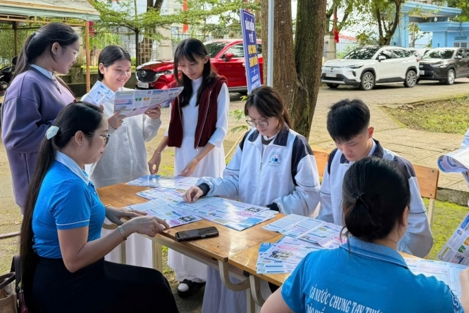 Bảo hiểm xã hội cơ sở Đăk Hà quyết tâm giữ vững tỷ lệ học sinh tham gia bảo hiểm y tế