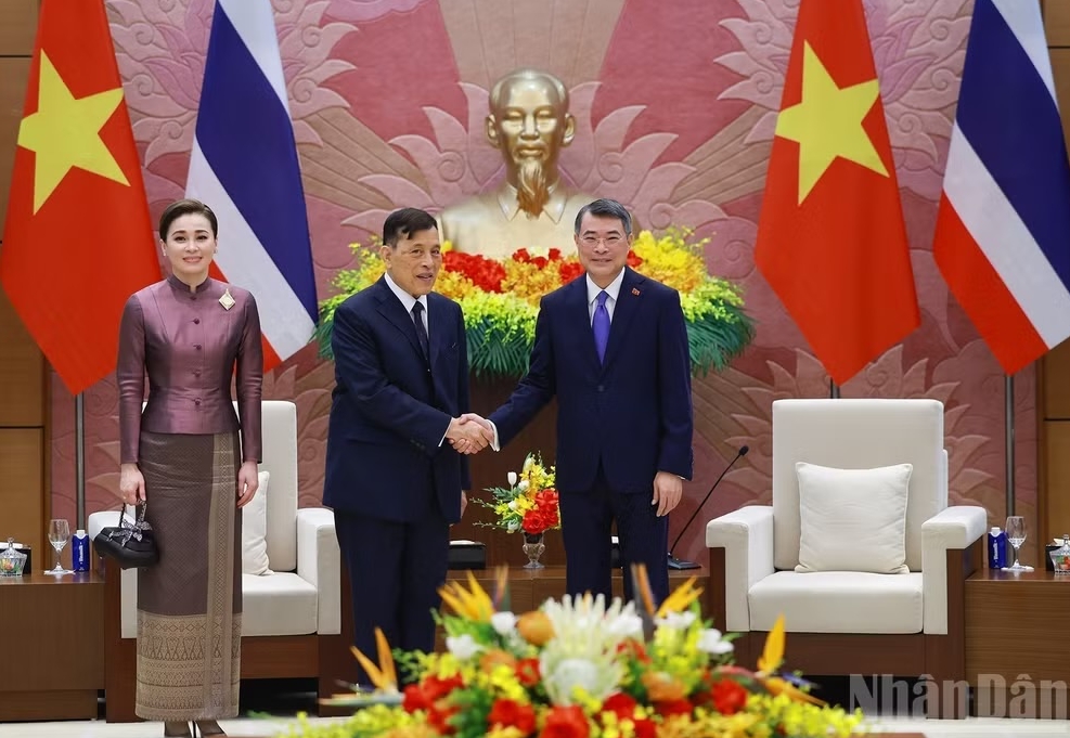 Thủ tướng Chính phủ Lê Minh Hưng hội kiến Nhà vua Thái Lan