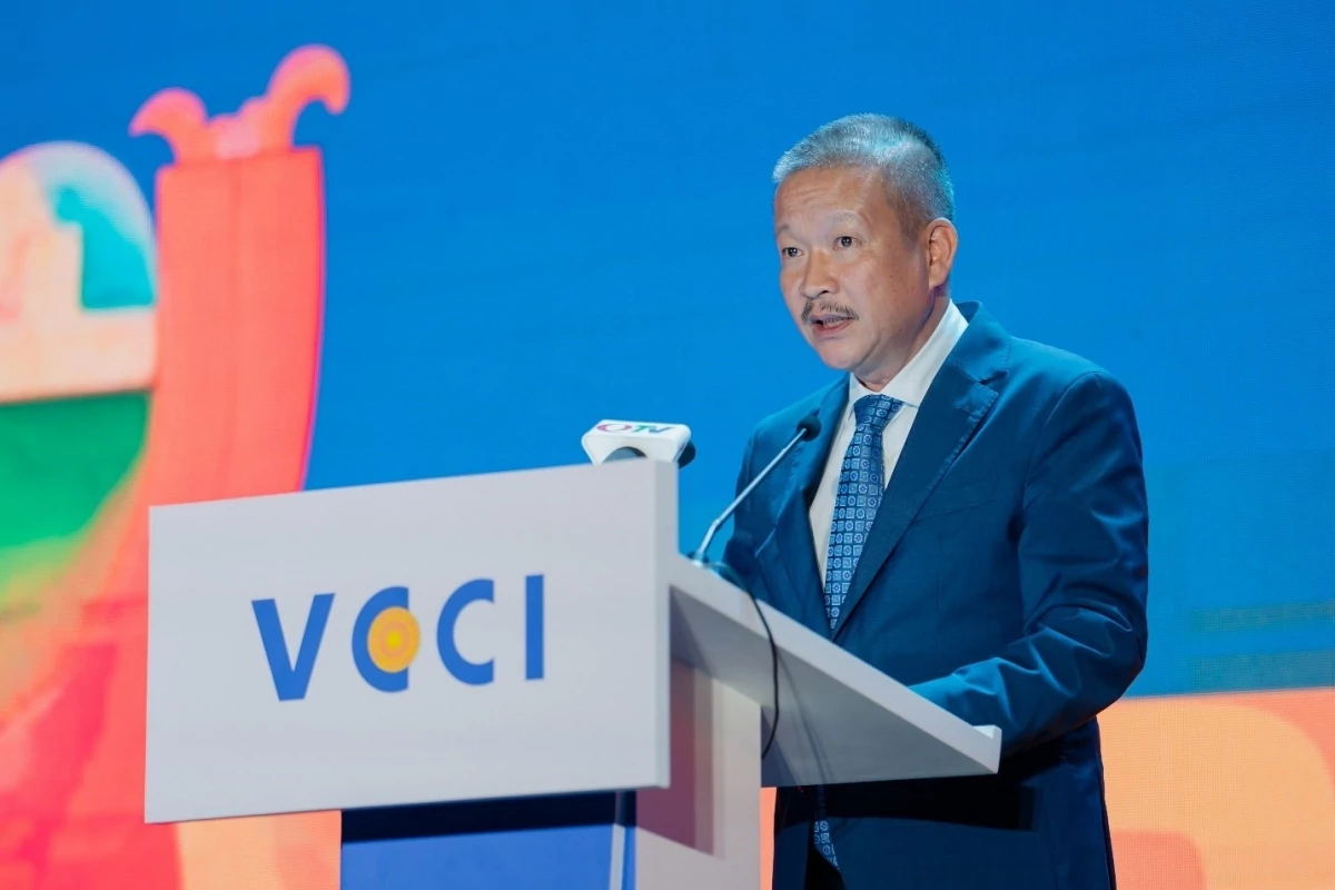Ông Nguyễn Duy Hưng: “Báo cáo Kinh tế tư nhân Việt Nam giúp doanh nghiệp nhìn lại chính mình để minh bạch hơn, quản trị tốt hơn, đầu tư dài hạn hơn và phát triển bền vững hơn”. Ông Nguyễn Duy Hưng: “Báo cáo Kinh tế tư nhân Việt Nam giúp doanh nghiệp nhìn lại chính mình để minh bạch hơn, quản trị tốt hơn, đầu tư dài hạn hơn và phát triển bền vững hơn”.