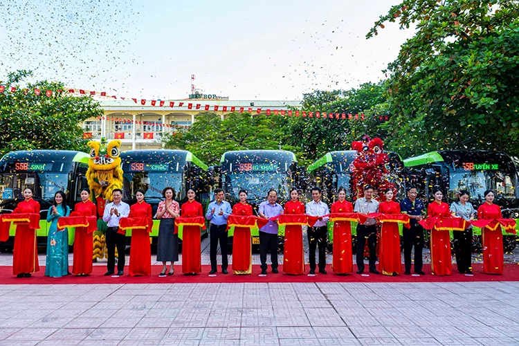 TP. Quảng Ninh Chính sách miễn giá vé xe bus đến từ những điều rất đỗi giản dị của học trò, giúp các em yên tâm đến trường.