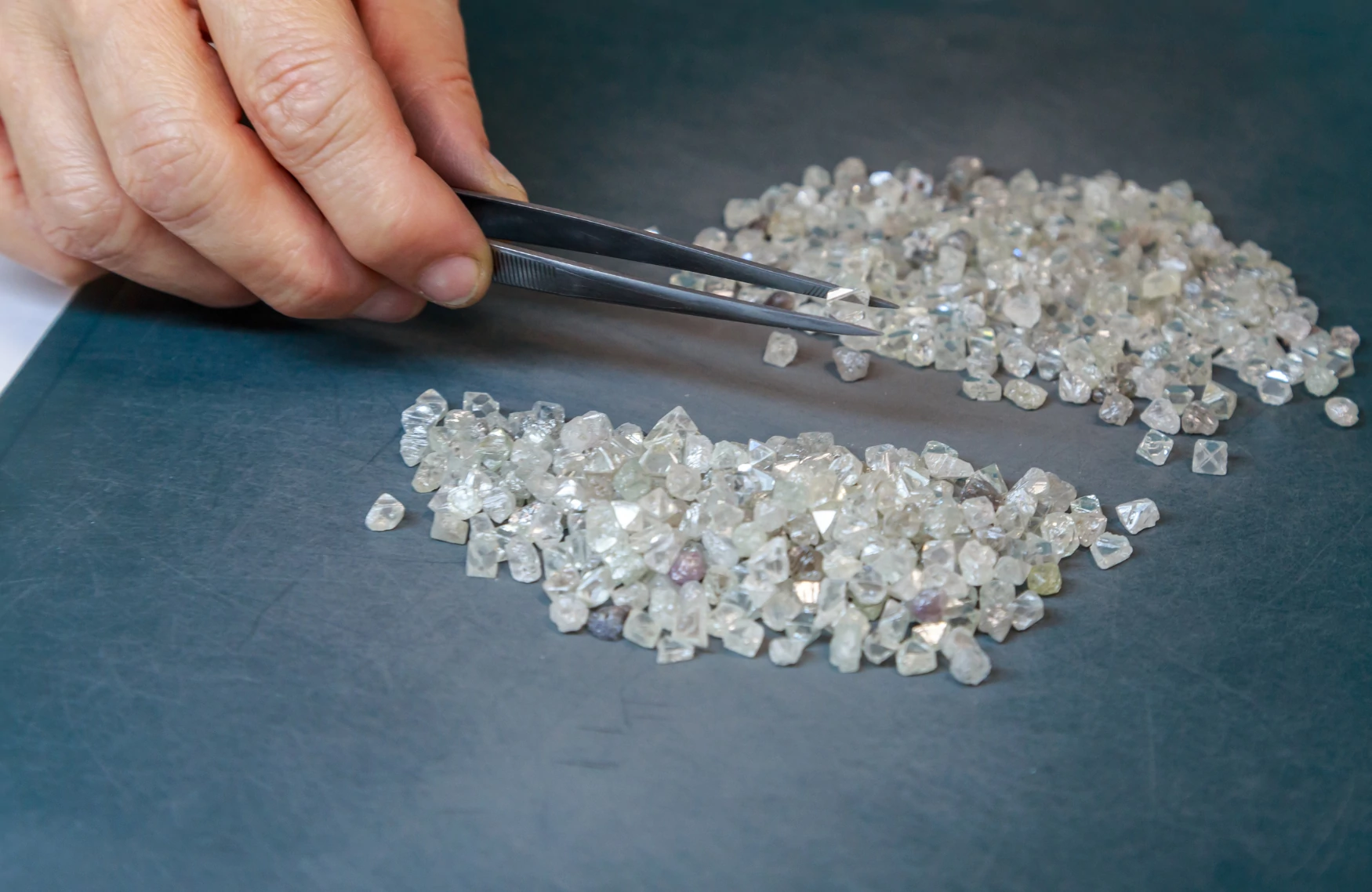 Công bố 59 quốc gia được phép xuất nhập khẩu kim cương thô