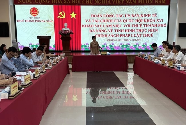 Đoàn công tác Ủy ban Kinh tế và Tài chính của Quốc hội khóa XVI do Trưởng Đoàn công tác Nguyễn Thị Phú Hà, Phó Chủ nhiệm Ủy ban Kinh tế và Tài chính của Quốc hội đã có buổi làm việc, khảo sát, trao đổi về Dự án Luật sửa đổi, bổ sung một số điều của Luật Thuế thu nhập doanh nghiệp; Luật Thuế sử dụng đất phi nông nghiệp; Luật Thuế tài nguyên và việc triển khai thực hiện Nghị quyết số 107/2023/QH15 về việc áp dụng thuế thu nhập doanh nghiệp bổ sung theo quy định chống xói mòn cơ sở thuế toàn cầu tại Thuế thành phố Đà Nẵng. Ảnh: Thuế TP. Đà Nẵng
