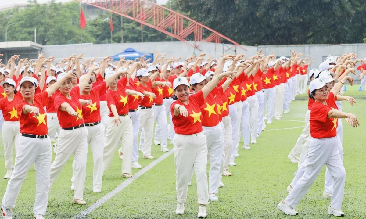Vinamil Sure Vinamilk Sure đồng hành cùng người cao tuổi chủ động sống khỏe