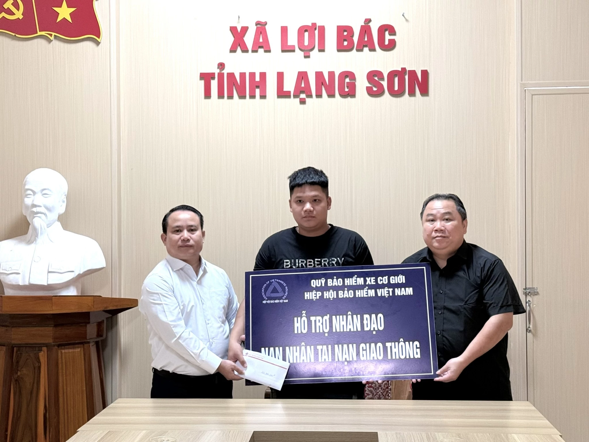 Quỹ Bảo hiểm xe cơ giới hỗ trợ nhân đạo gia đình các nạn nhân tai nạn giao thông tại Lạng Sơn Quỹ Bảo hiểm xe cơ giới hỗ trợ nhân đạo gia đình các nạn nhân tai nạn giao thông tại Lạng Sơn