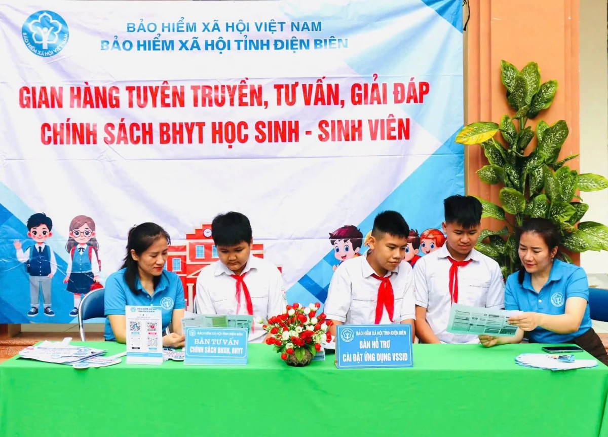 Nối dài độ phủ bảo hiểm y tế tới từng điểm trường vùng cao Điện Biên