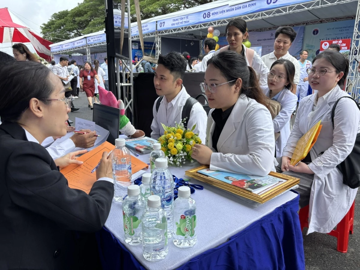 Tự chủ tài chính bệnh viện: Bài toán nguồn thu và giới hạn áp lực doanh thu