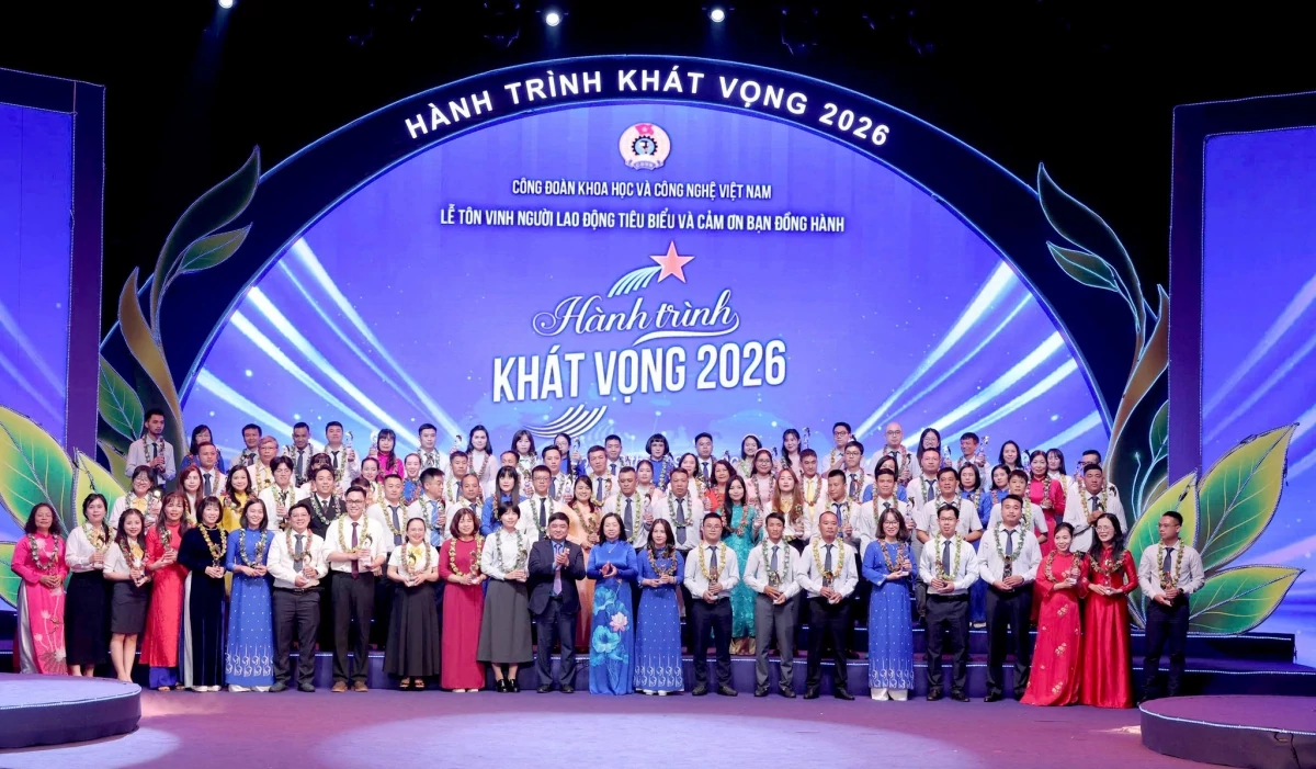 Tôn vinh những người lao động bền bỉ sáng tạo trong dòng chảy công nghệ Tôn vinh những người lao động bền bỉ sáng tạo trong dòng chảy công nghệ