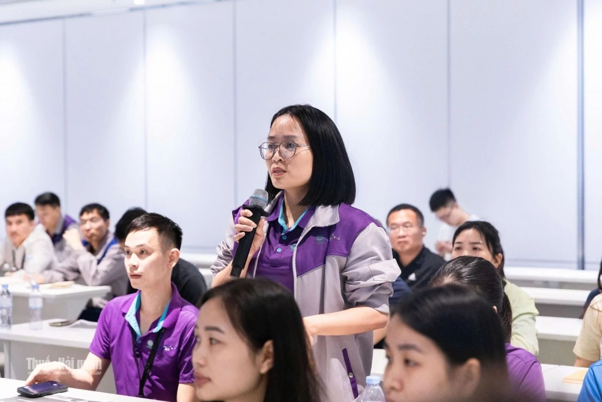 Đại diện doanh nghiệp nêu kiến nghị tại hội nghị đối thoại giữa Hải quan khu vực XI và cộng đồng doanh nghiệp. Ảnh: Khánh Chi