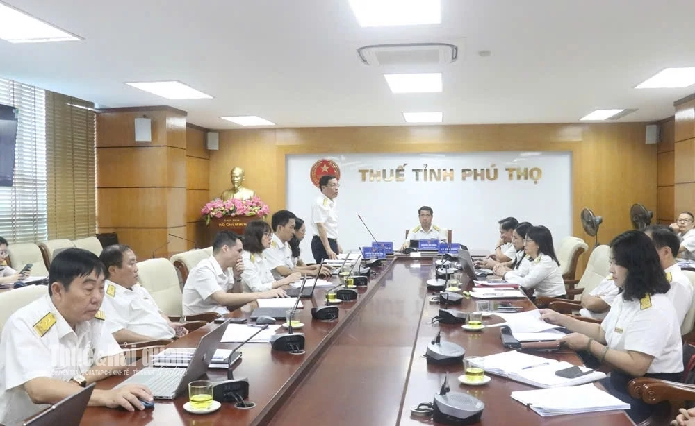 Thuế Thuế tỉnh Phú Thọ thường xuyên họp Ban Chỉ đạo, Tổ giúp việc toàn ngành để đánh giá kết quả của Chiến dịch Làm sạch mã số thuế và giao nhiệm vụ cụ thể cho các đơn vị quyết liệt thực hiện trong gian đoạn tiếp theo. Ảnh: Văn Học.