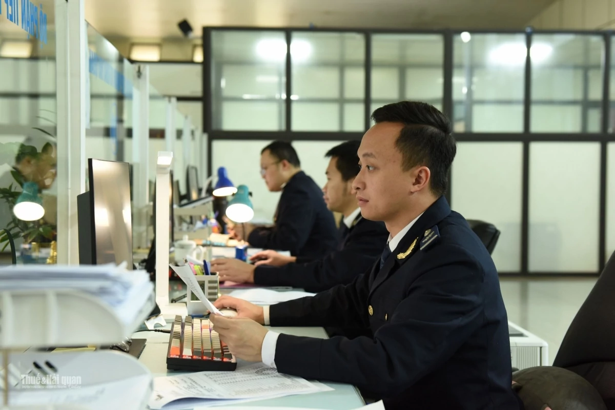 hoạt động thương mại quốc tế đã thay đổi cả về quy mô lẫn phương thức. Ảnh: Cục Hải quan