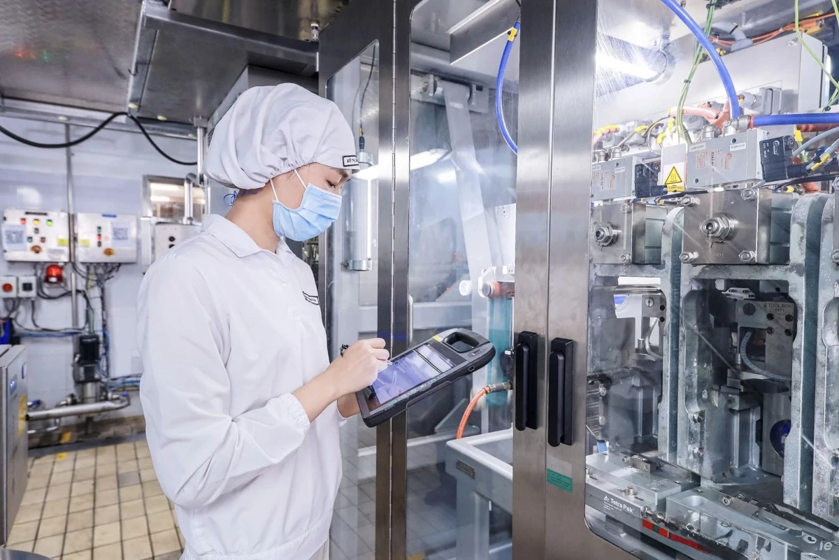 Doanh nghiệp ứng dụng công nghệ hiện đại vào quản trị sản xuất. Ảnh: Trà Mi số hóa chuỗi cung ứng
