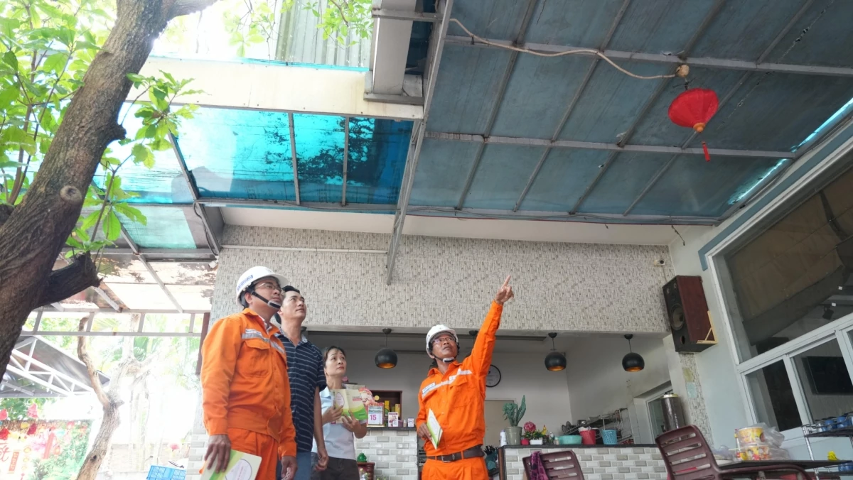 EVNHCMC đảm bảo an toàn điện EVNHCMC sẵn sàng các phương án đảm bảo an toàn điện mùa mưa bão